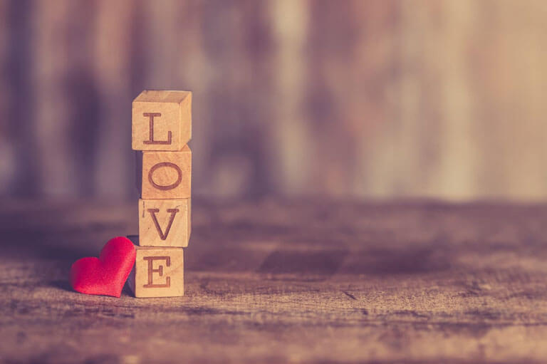 Holzbuchstaben Love